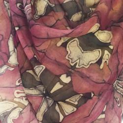 The temperature is dropping.Our Lilies Wool Fino shawl will help to keep you warm.